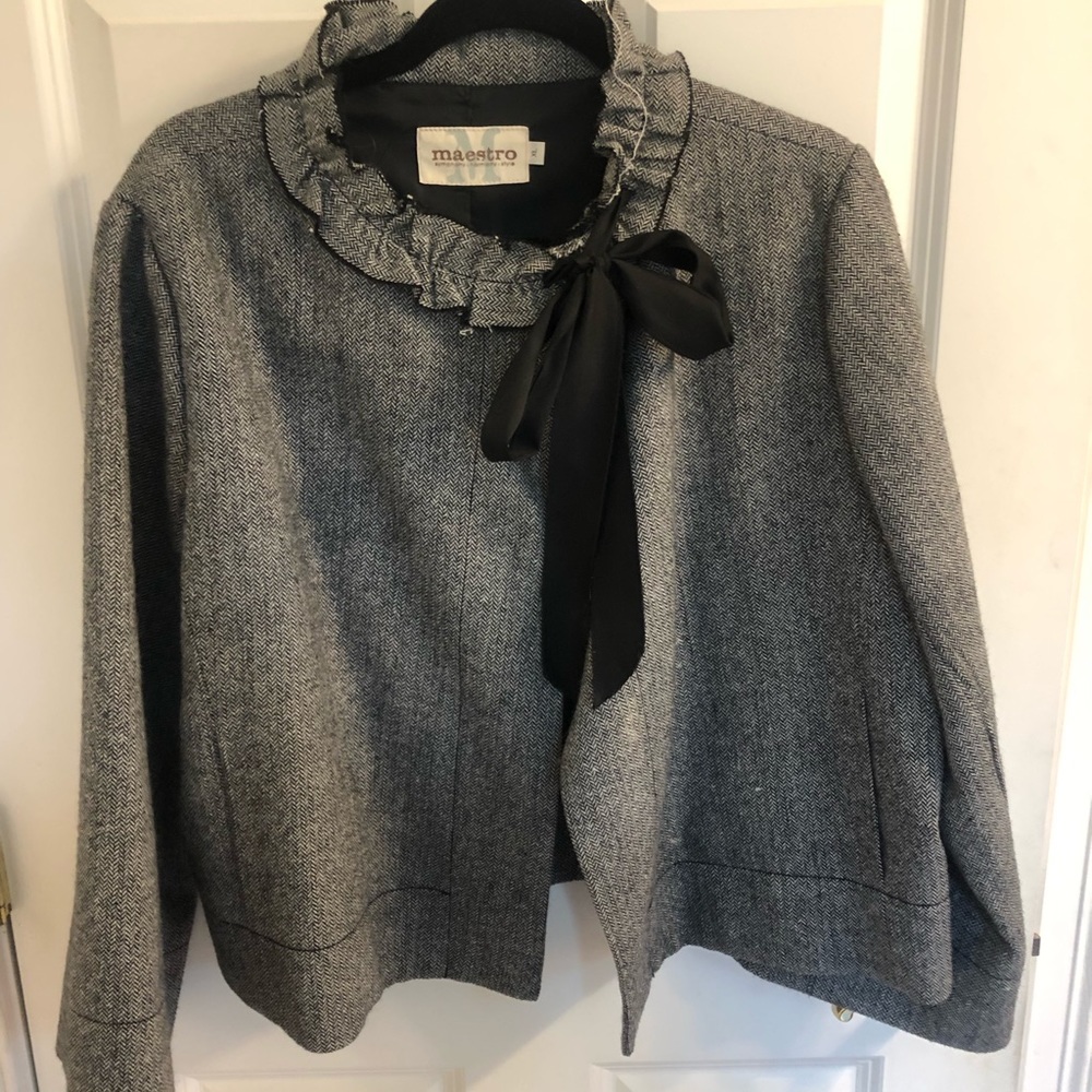 Maestro ruffle and tie blazer size XL